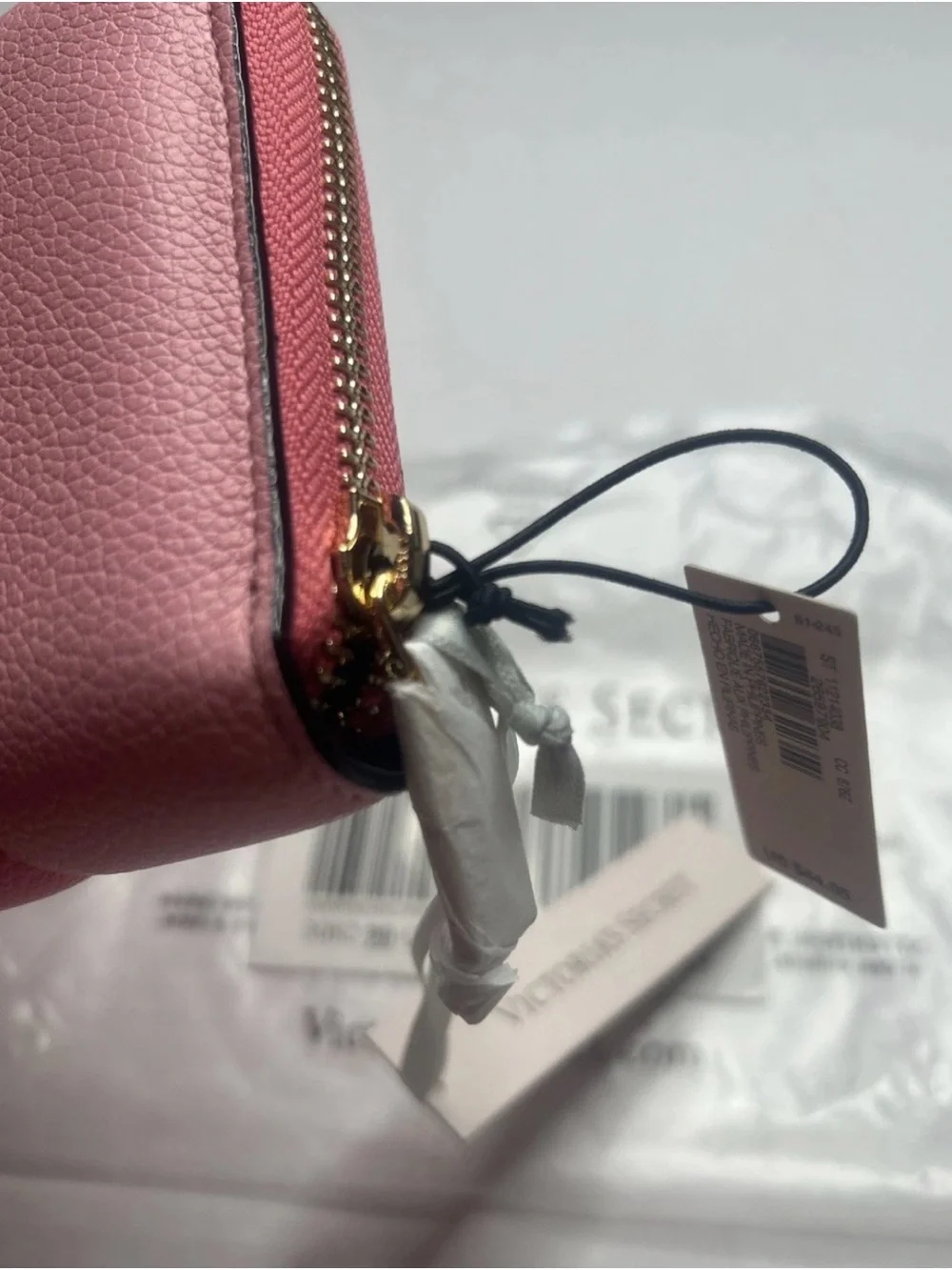 Victoria Secret Pebble V Quilt Wallet Zip Around Wallet Purse Coin ID Organizer - Picture 5 of 7